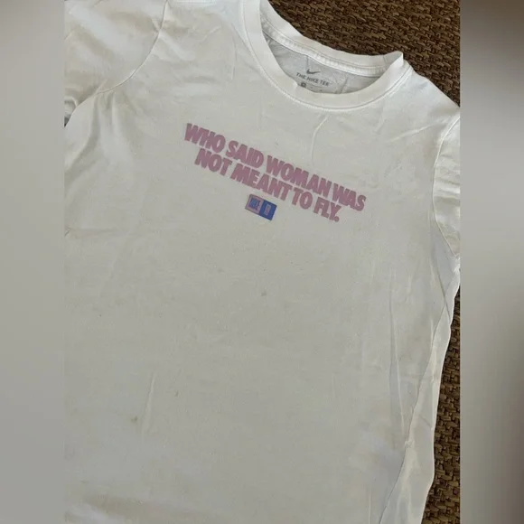 Girls Nike Tee - Picture 2 of 4